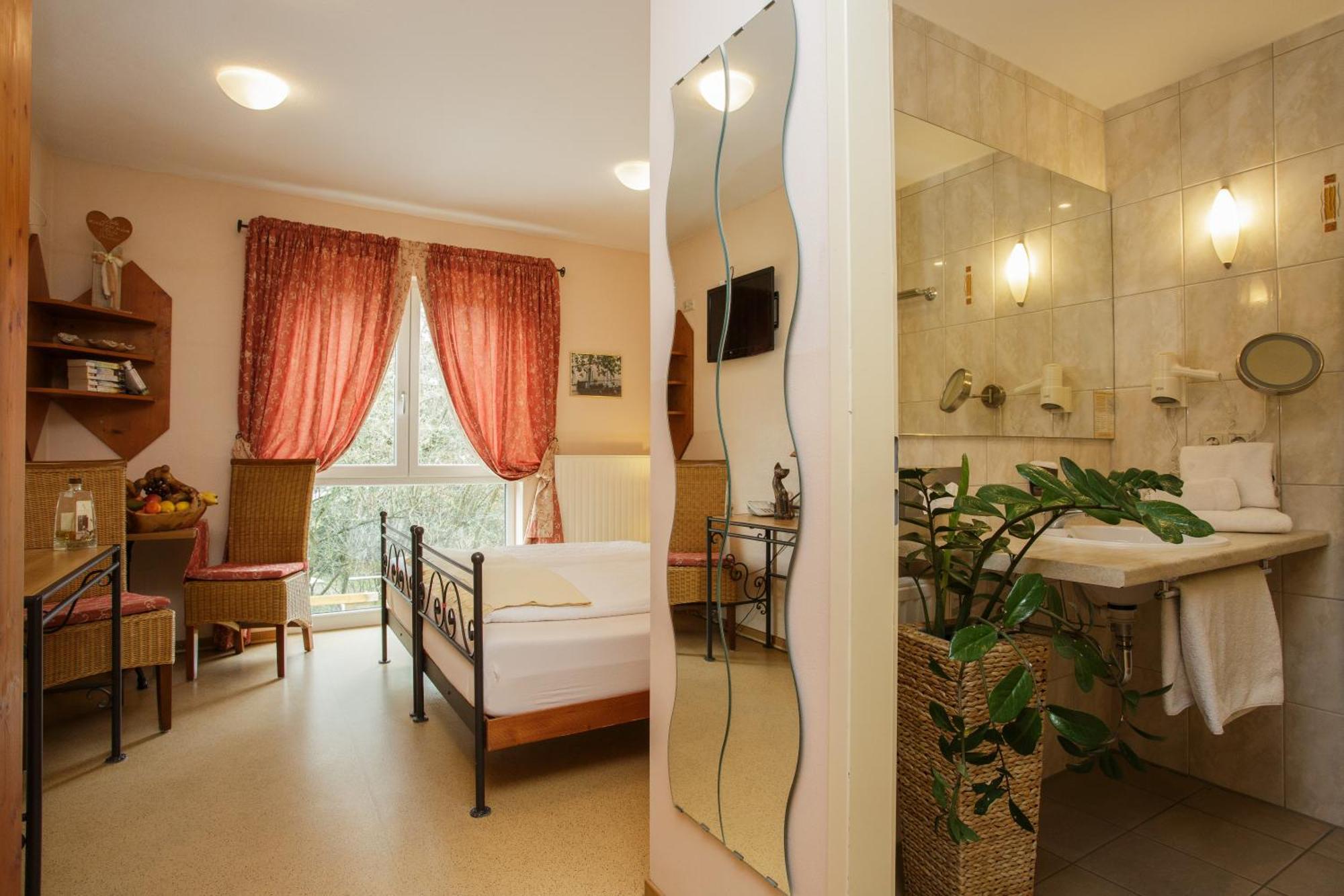 Mediterran Hotel Juwel Karlstein am Main Eksteriør bilde